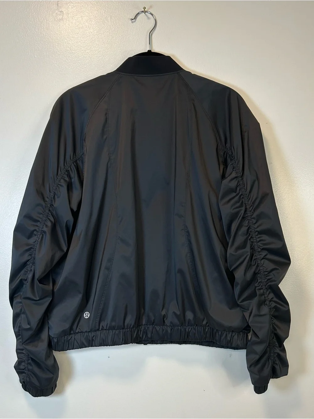 Lululemon Black Above the Cloud Bomber Jacket ruched sleeves Women’s 8 Medium - Picture 2 of 8